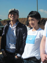 幻灯：周迅苏有朋关爱儿童成长 非洲捐助北京小学 