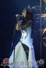 幻灯图集：陈绮贞杭州开唱 唯美嗓音动人心弦