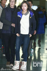 组图：艺体妖精孙妍在赴俄训练露甜美笑容