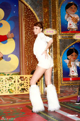 组图：大牙与Apple印度造型 共度异国风情圣诞 