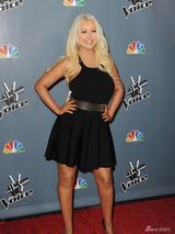 组图：克里斯蒂娜捧场美国好声音 丰满巨波遭袭