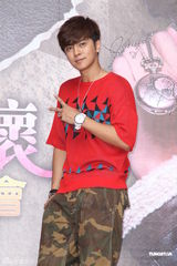 组图：罗志祥不满“乱伦”话题当众黑脸