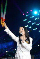 组图：杨钰莹首登央视舞台 与李玟李玉刚同台献唱