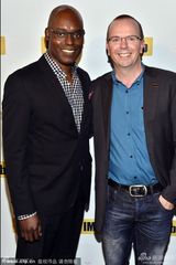 组图：维尔德多伦多获奖 着人鱼美裙八面玲珑