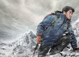 组图：韩寒代言户外品牌 风雪中前进帅气有型