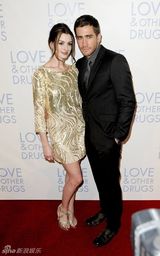 高清：《爱情灵药》亮相悉尼 海瑟薇吉伦哈尔秀默契