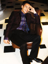 组图：何晟铭携性感女郎演绎不羁绅士