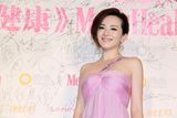 组图：女星孟茜出席活动 粉色长礼服美丽优雅