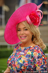组图：英皇家赛马会女士日 奢华帽子秀愈演愈烈
