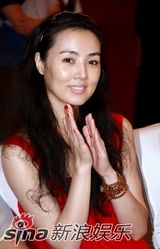 幻灯图集：中网明星队成立三周年 董洁产后素颜亮相