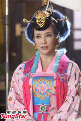 组图：刘晓庆着华丽宫装 张卫健懒理胞弟讨钱事