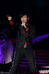 组图：王心凌不谈新恋情 罗志祥庾澄庆比拼热舞