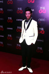 组图：张峻宁出席GQ盛典展型男风范