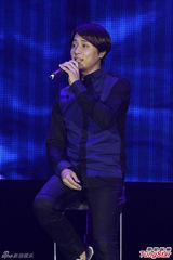 组图：神话李先镐来台会粉丝 爱心募款助儿童