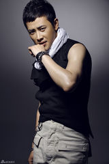 组图：罗晋时尚写真硬朗无畏变身型动派