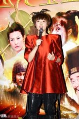 幻灯图：孙俪上海宣传新片 红衣喜气全程笑容