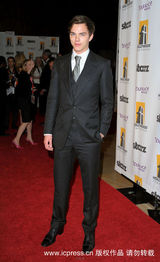 幻灯图集：好莱坞颁奖礼 克鲁格回眸一笑百媚生