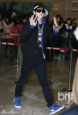 组图：韩团4minute等飞赴日本出演家族演唱会