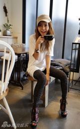 组图：韩星黄慧英春装写真 可爱又帅气