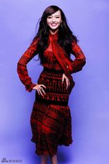 组图：唐嫣登《橘子》杂志封面 引领早秋时尚风