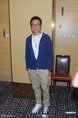 组图：《法政先峰Ⅲ》拍摄完毕 黎耀祥犒劳众人