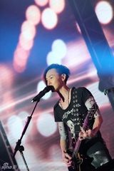 组图：黄义达十一长假不停歇 亮相三地音乐节