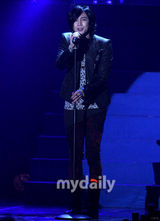 幻灯图：张根锡首尔举行粉丝见面会气氛火爆