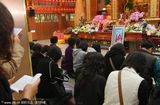 组图：凤飞飞骨灰安奉佛光山 歌迷集体诵经祭拜