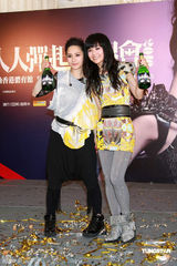 幻灯图：TWINS记者会上对饮 宣布下月开演唱会