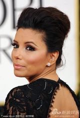 组图：伊娃朗格利亚长裙高贵裸背迷人