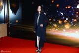 组图：2013微博之夜红毯 姚贝娜黑衣干练