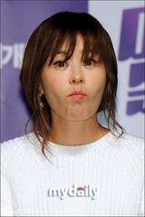 组图：韩片《美娜的文具店》首映 崔江熙豪迈