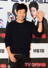 组图：《绅士》重聚韩片《占卜师》首映式