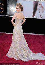 组图：奥斯卡颁奖礼红毯-阿曼达-谢弗雷德