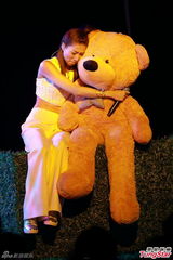 组图：钟嘉欣开唱似百变公主 郑欣宜等助阵