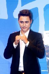 幻灯图：彭于晏化身拳击手 携明道为新片宣传造势 