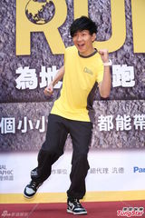 组图：林俊杰带头起跑 邀林志颖做环保