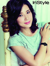 高清组图：李宝英化身秋日女神 写真展甜蜜笑容