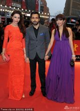 组图：《采铁人生命中的一页》首映 主演手挽手