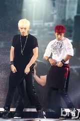 组图：BEAST举行新专辑见面会 帅气热舞