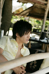 组图：李炳辰普吉岛写真曝光 唯美演绎美轮美奂