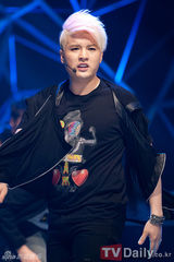 组图：f(x)喜夺MCD三连冠SJ超炫回归