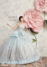 组图：筱田麻里子自创婚纱品牌唯美梦幻