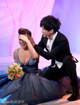 组图：中歌榜提名揭晓 尚雯婕李宇春等上演婚纱秀