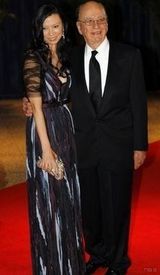 组图：邓文迪与78岁默多克亮相 真空上阵秀性感