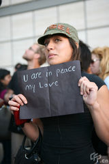 高清组图：杰克逊粉丝悲痛追悼 “我的爱在天堂”