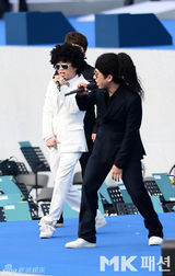 组图：鸟叔JYJ等亮相韩国新总统就职典礼