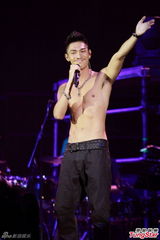 组图：关楚耀个唱邀张学友坐阵 遗撼谭咏麟未到