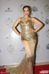 组图：钟丽缇化身金色美人鱼 将于新片一试身手