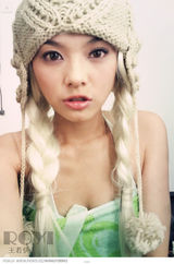 组图：疑似释小龙现女友曝光 皮肤白皙身材性感